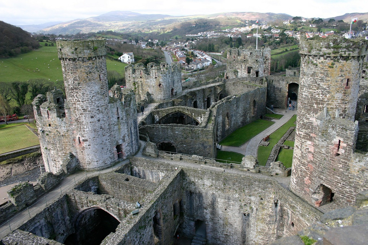 Conwy and the surrounding North Wales landscape close to Seren y Dyffryn Holiday Park.